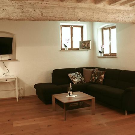 Stilvolle Wohnung Auf 50 M² Mit Parkplatz Und Wifi Kraiburg am Inn Bagian luar foto