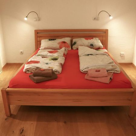 Stilvolle Wohnung Auf 50 M² Mit Parkplatz Und Wifi Kraiburg am Inn Bagian luar foto