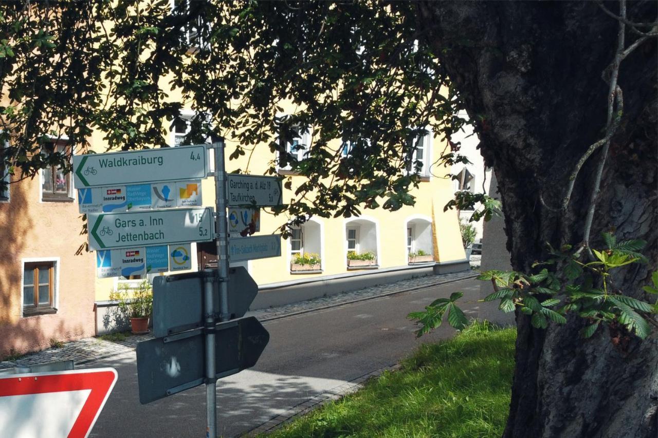 Stilvolle Wohnung Auf 50 M² Mit Parkplatz Und Wifi Kraiburg am Inn Bagian luar foto
