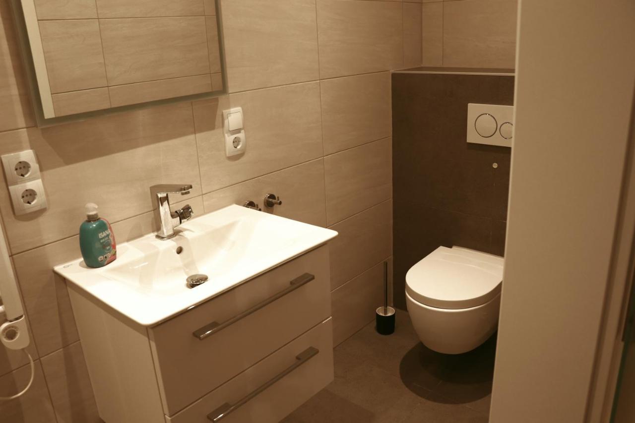 Stilvolle Wohnung Auf 50 M² Mit Parkplatz Und Wifi Kraiburg am Inn Bagian luar foto