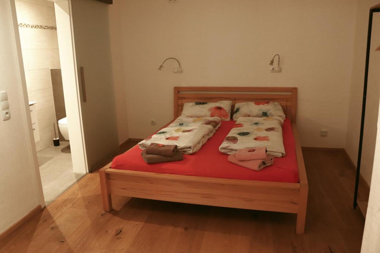 Stilvolle Wohnung Auf 50 M² Mit Parkplatz Und Wifi Kraiburg am Inn Bagian luar foto