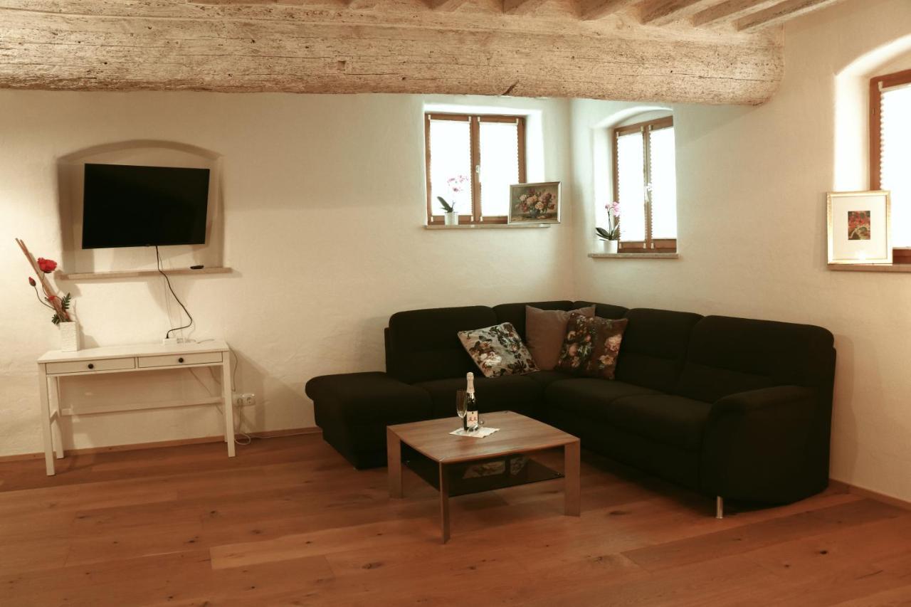 Stilvolle Wohnung Auf 50 M² Mit Parkplatz Und Wifi Kraiburg am Inn Bagian luar foto