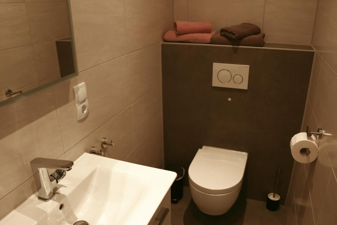Stilvolle Wohnung Auf 50 M² Mit Parkplatz Und Wifi Kraiburg am Inn Bagian luar foto
