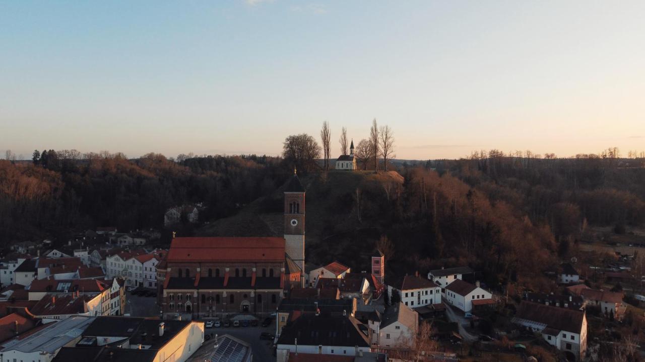 Stilvolle Wohnung Auf 50 M² Mit Parkplatz Und Wifi Kraiburg am Inn Bagian luar foto